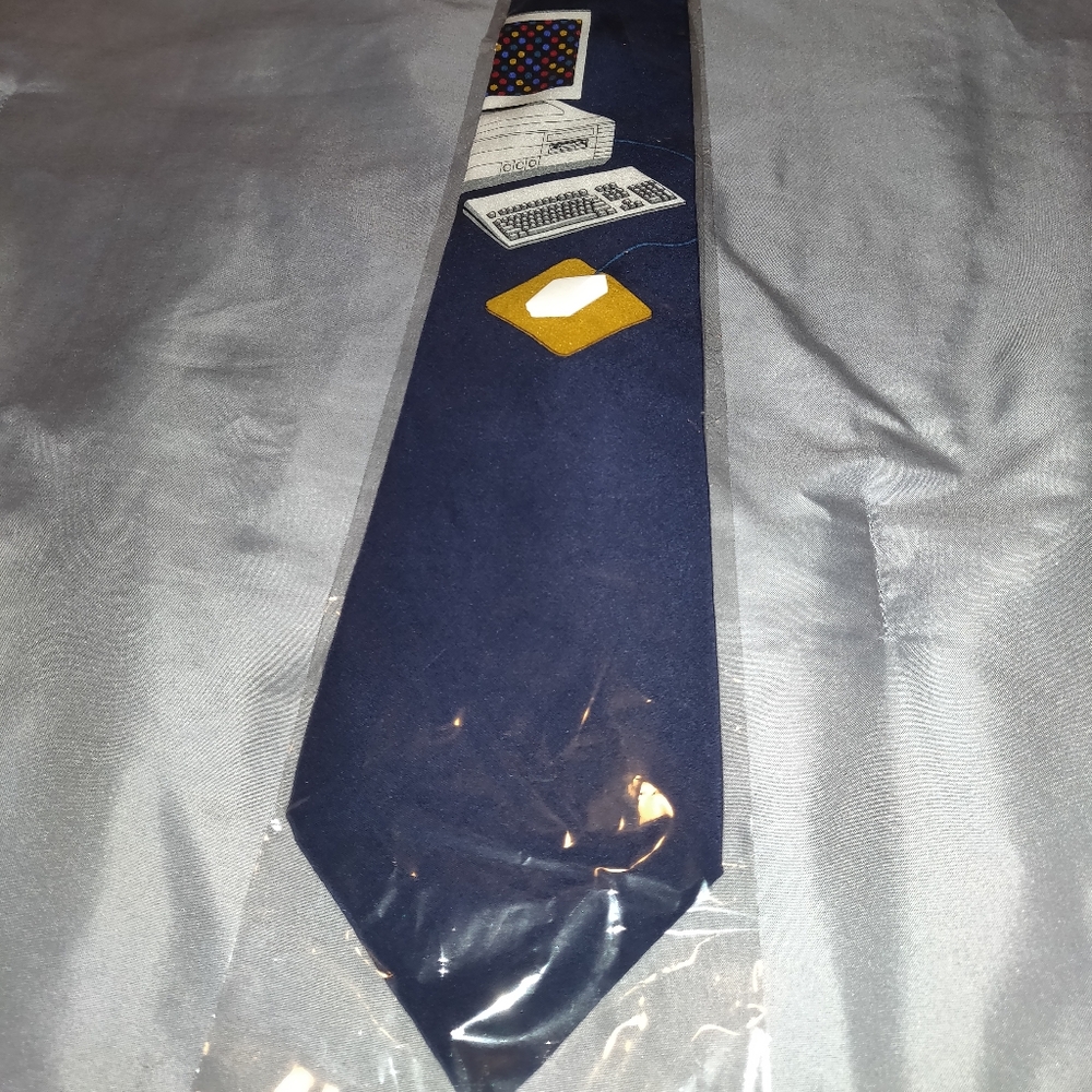 Vicky Davis 3D Mousetrap Tie